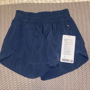 NWT lululemon tracker 4”